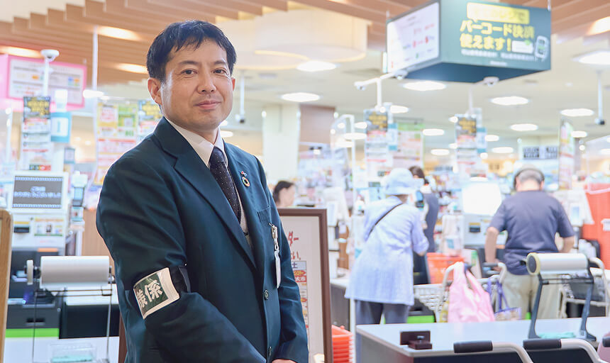 制服姿の男性社員