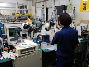 レンズ加工スタッフ（芯取工程）