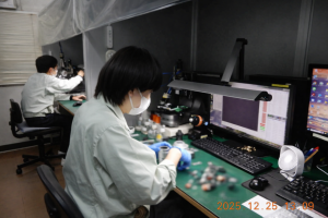 顕微鏡レンズ等の組立・調整スタッフ