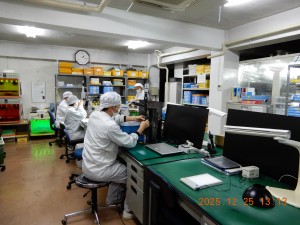 顕微鏡レンズ等の組立・調整スタッフ