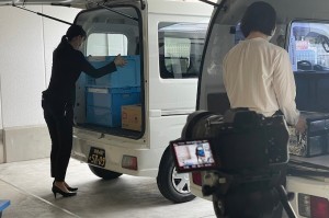 固定ルートでクリニックや薬局にお薬を届ける軽貨物ドライバー