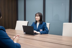 書類作成や伝票整理などの事務_5344