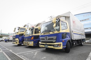 日用品などの中型トラック運転手_2203