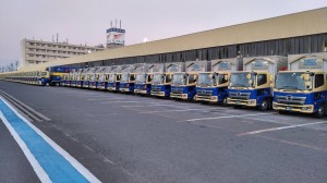 日用品などの中型トラック運転手_1831