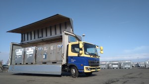 航空貨物の中型トラック運転手_3748