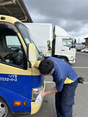 航空貨物などの配送ドライバー_5733