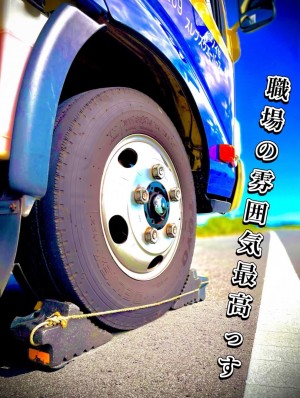 日用品などの中型トラック運転手_4753