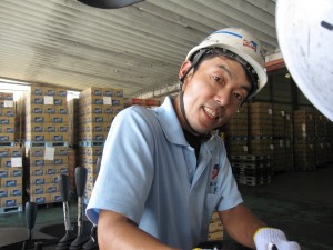 倉庫夜勤リフト作業スタッフ