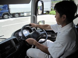 大型トラックでの福山・尾道配送スタッフ