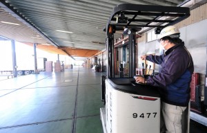 倉庫夜勤リフト作業スタッフ