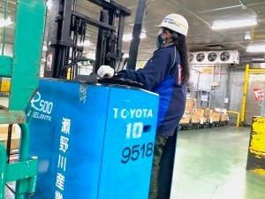 物流企業のリフトスタッフ
