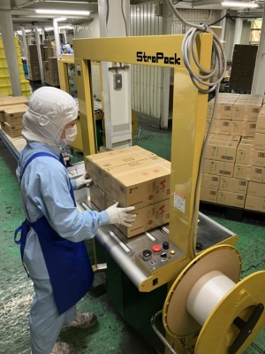 スイートポテト工場で製品パッケージの検品などυ