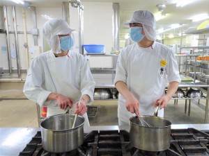 老人ホーム給食調理スタッフ