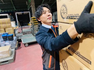 社会インフラを支える　運送会社の事務及び構内作業スタッフ
