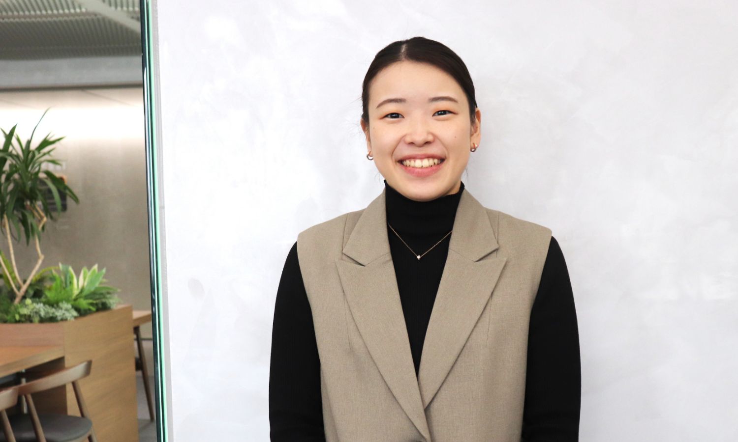 聴覚障がいの女性従業員