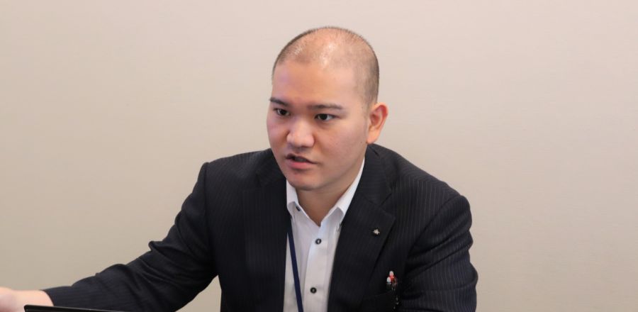 管理本部の男性従業員
