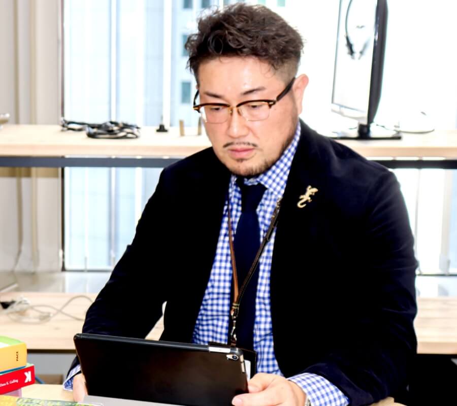 聴覚障がいの男性従業員