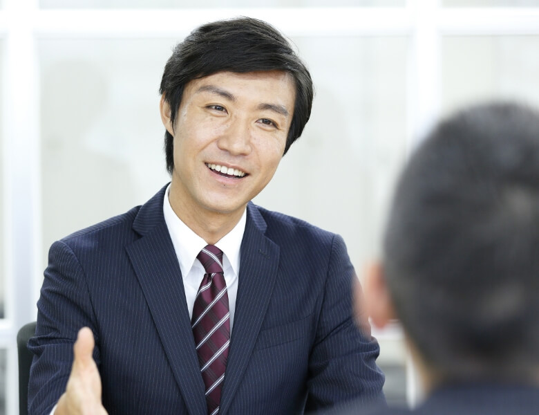 笑顔の男性