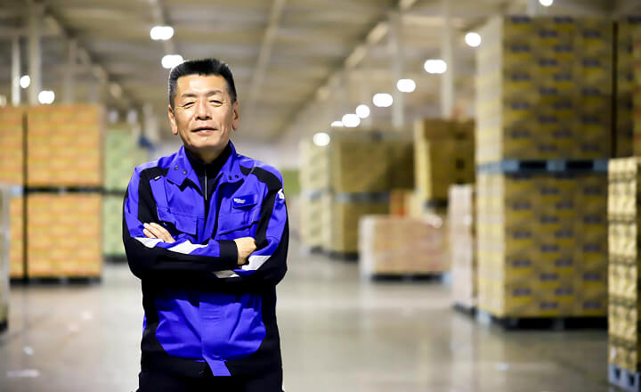 笑顔の男性社員