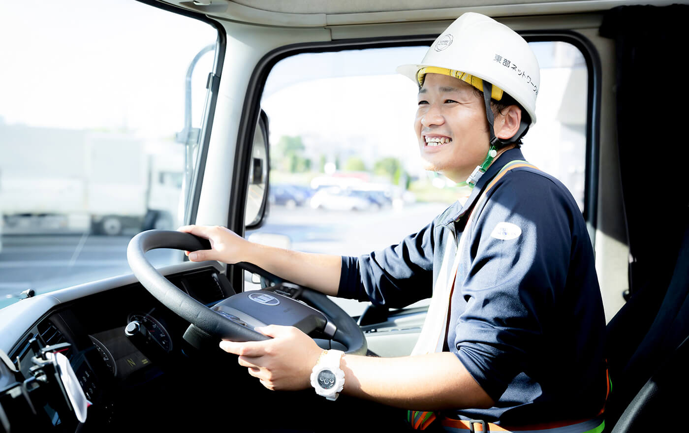 運転する男性社員
