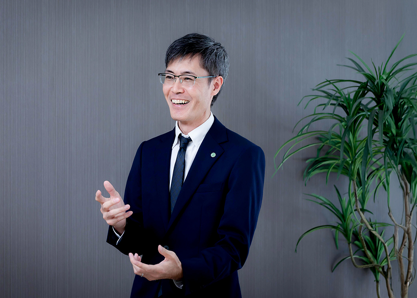 笑顔の男性社員