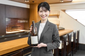 シニアも活躍！英語中国語で日本酒の試飲をオススメ！＠関西空港