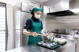 調理スタッフ／デイサービス／実務経験不問／経験不問／研修制度充実