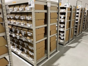 カー用品出荷／リーダー最短2年／髪色自由／キャリアUP OK