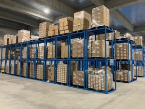 カー用品出荷／リーダー最短2年／髪色自由／キャリアUP OK