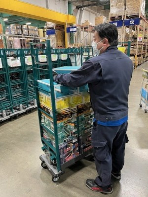 倉庫内での入出荷作業