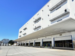 倉庫内でのフォークリフトオペレーター