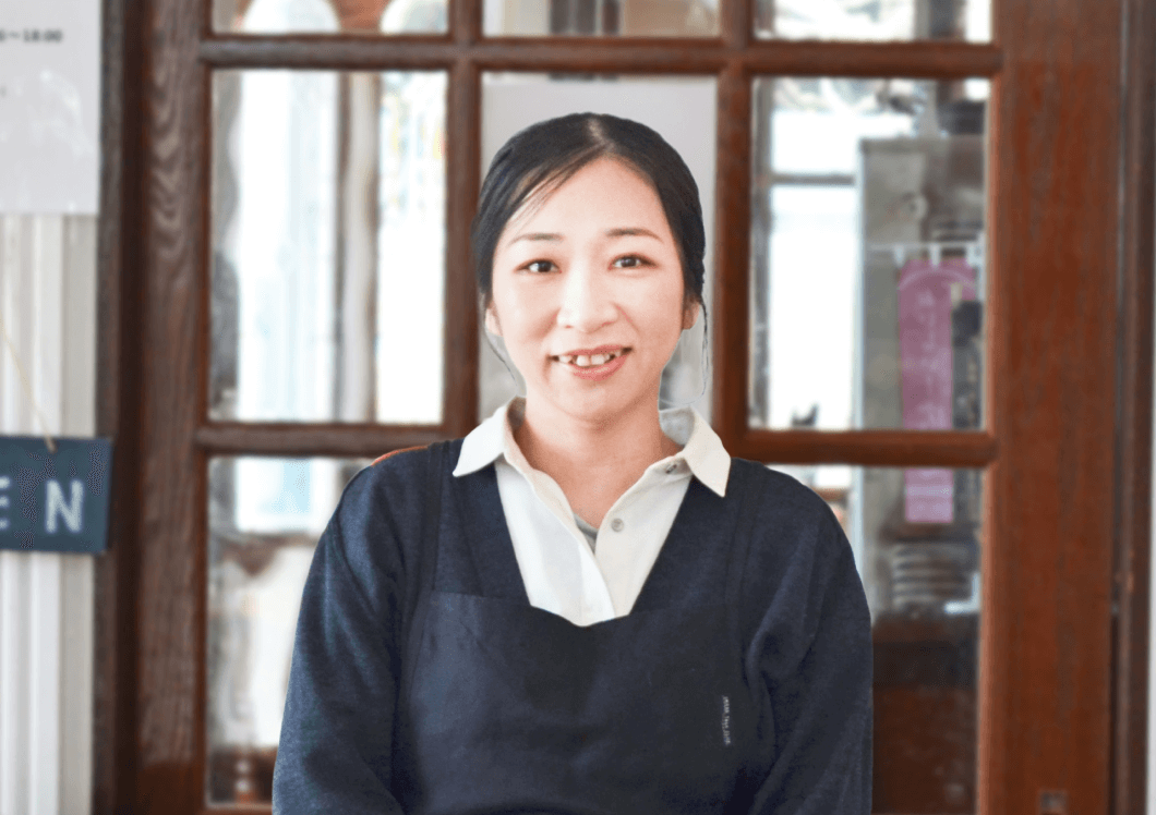 レストラン担当女性社員