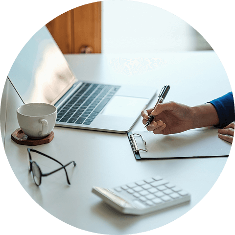 帰宅後勉強している写真