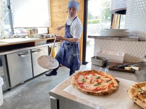 イタリアンレストランで調理、メニュー開発